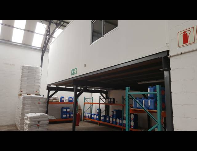 1,040M² WAREHOUSE TO LET IN KILLARNEY GARDENS